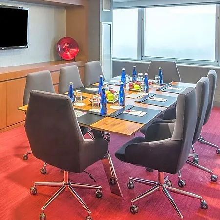 Hotel Crowne Plaza Jfk Airport City, An Ihg 4*