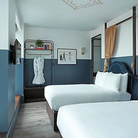 Hotel Civilian 4*