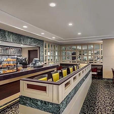Doubletree By Hilton New York-laguardia Hotel 3*