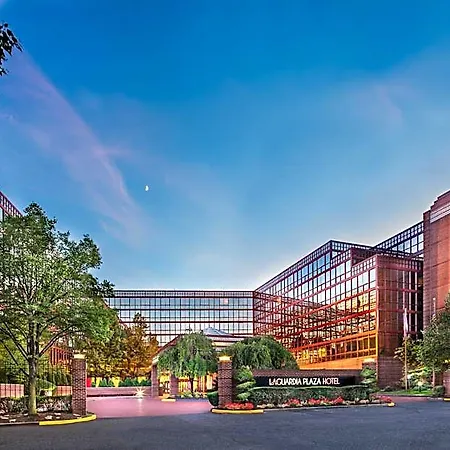 Doubletree By Hilton New York-laguardia 3*