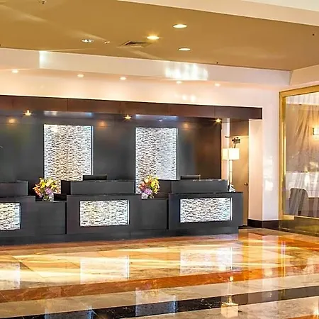 Doubletree By Hilton New York-laguardia 3*