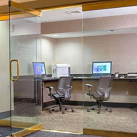 Doubletree By Hilton New York-laguardia Hotel 3*
