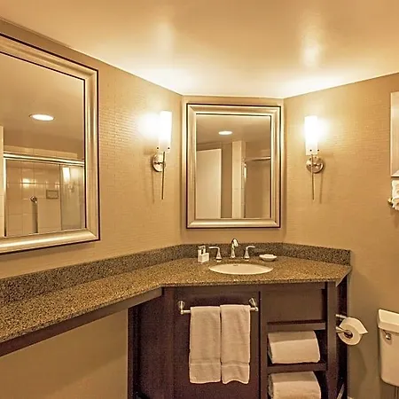 Doubletree By Hilton New York-laguardia 3*