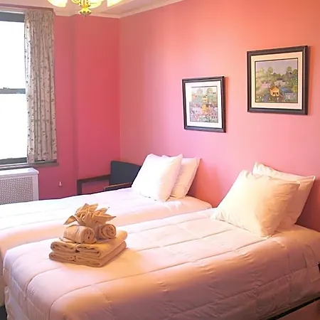 Hotel Leo House