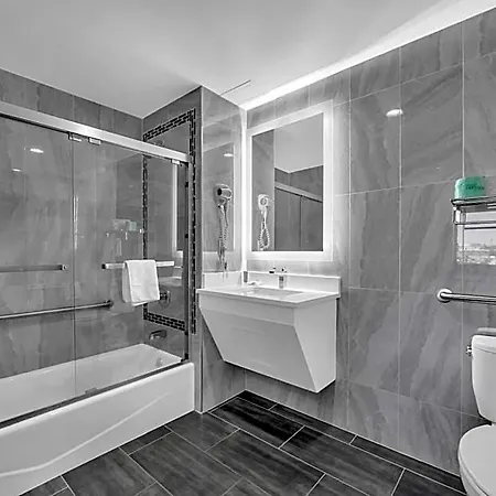 The - Long Island 3* New York