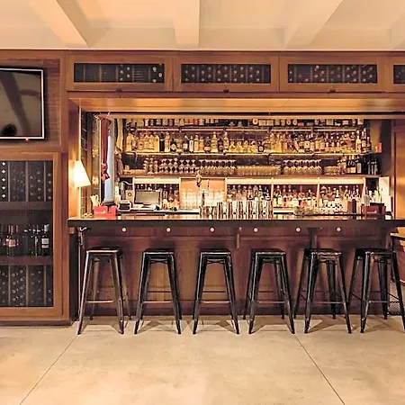 Arlo Nomad 4* New York