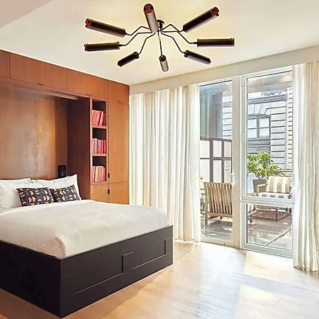 Arlo Nomad 4* New York