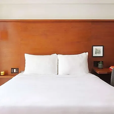 Arlo Nomad 4* New York