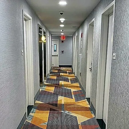 Super 8 By Wyndham Brooklyn Williamsburg New York