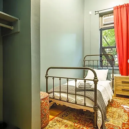 Lamartine Chelsea Hostel