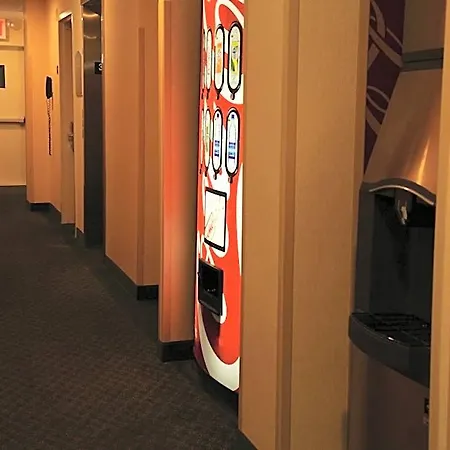 - Laguardia Airport Hotel