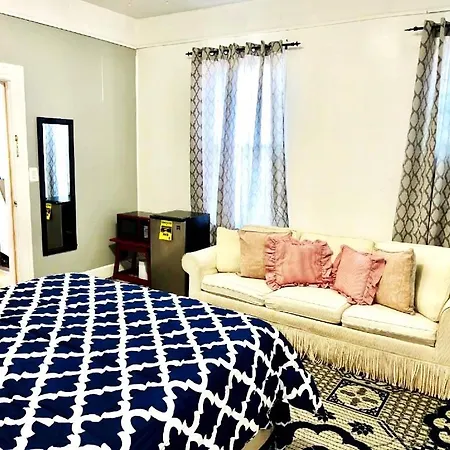 3 Bedrooms Apt 2 Stops To Manhattan ! Apartment