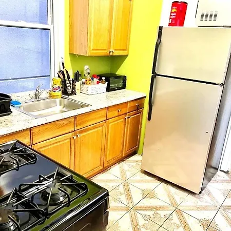 3 Bedrooms Apt 2 Stops To Manhattan !