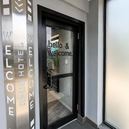 Hotel Opus Bronx Near Bay Plaza Mall