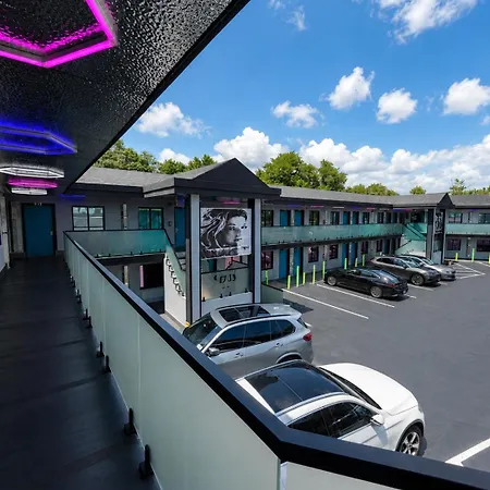 Opus Bronx Near Bay Plaza Mall Hotel 3*