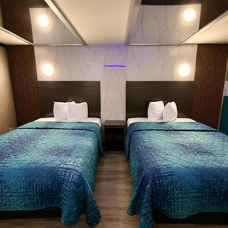 Opus Bronx Near Bay Plaza Mall 3* New York
