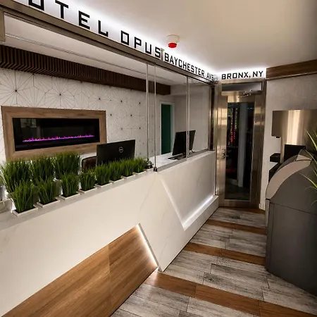 Opus Bronx Near Bay Plaza Mall Hotel