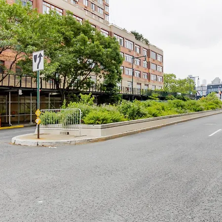 Lic 1br W Wd Elevator Doorman Nr E River Nyc-764 Apartment New York