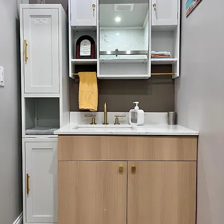 Private Bedroom Near The Free Ferry Boat! *