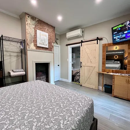Private Bedroom Near The Free Ferry Boat! New York
