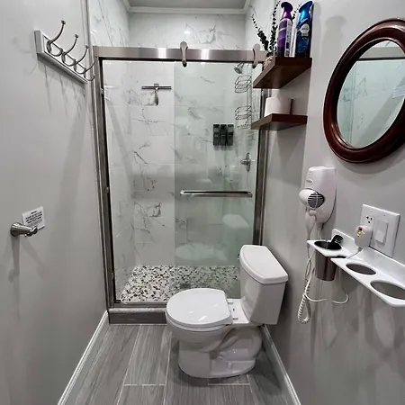 Private Bedroom Near The Free Ferry Boat! Homestay