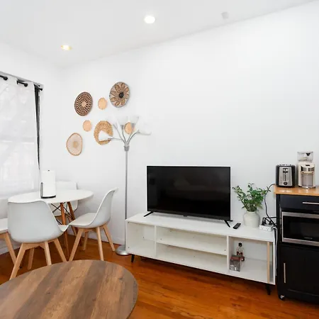 Apartment Chic One Bedroom Retreat In Downtown Manhattan *