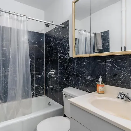Chic One Bedroom Retreat In Downtown Manhattan