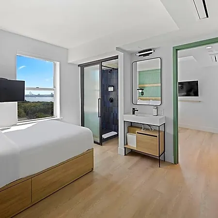 Riverside Tower Hotel 2*