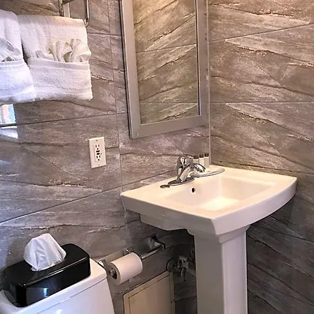 The Vue Express @ 39th Street Hotel 2*