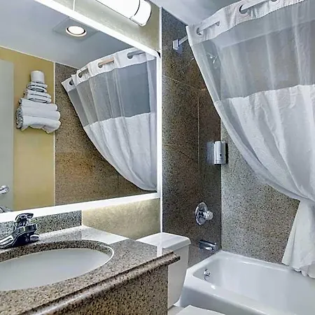 Quality Jfk Airport Rockaway Blvd Hotel 2*