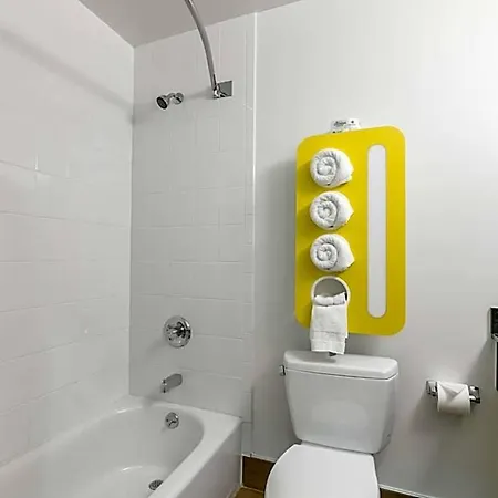 Feather Factory Hotel 2*