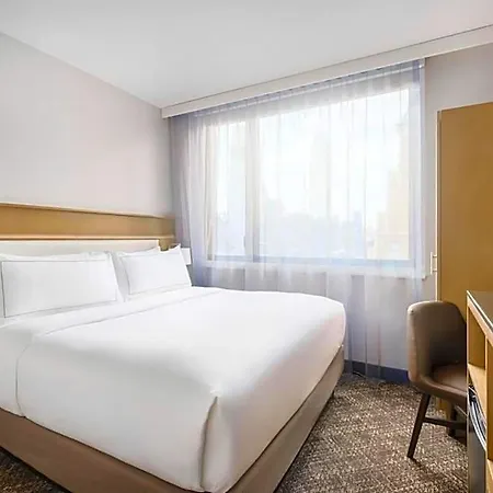 Doubletree By Hilton Times Square South Hotel