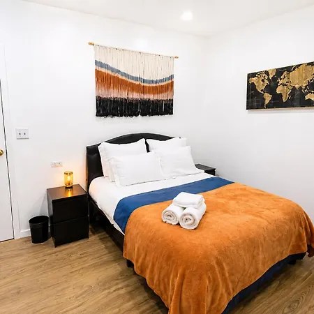 Next To Manhattan 2 Bedrooms - Subway 20 Steps, Manhattan 1 Stop