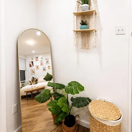 Next To Manhattan 2 Bedrooms - Subway 20 Steps, Manhattan 1 Stop Apartment *
