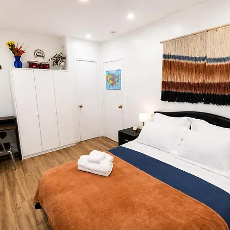 Next To Manhattan 2 Bedrooms - Subway 20 Steps, Manhattan 1 Stop