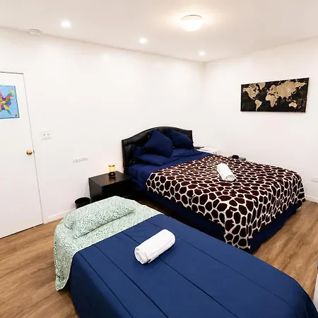 Next To Manhattan 2 Bedrooms - Subway 20 Steps, Manhattan 1 Stop Apartment