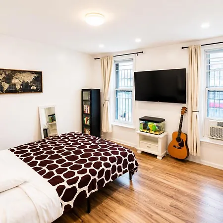 Apartment Next To Manhattan 2 Bedrooms - Subway 20 Steps, Manhattan 1 Stop *