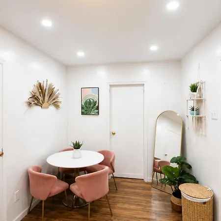Next To Manhattan 2 Bedrooms - Subway 20 Steps, Manhattan 1 Stop Apartment *