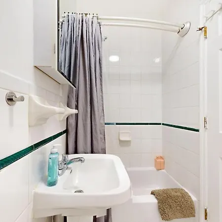 Close To Park, Lenox Hill & Ny Presbyterian Apartment *