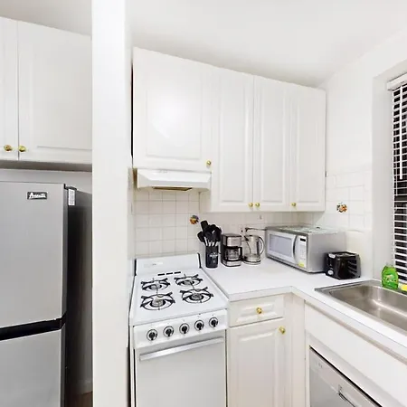 Close To Park, Lenox Hill & Ny Presbyterian Apartment *