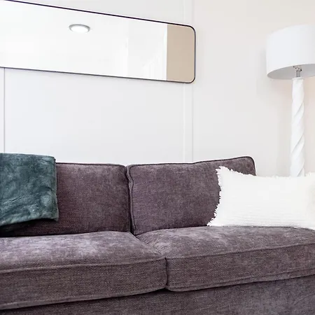 Sunlit 2br Park North Elevator & Laundry Apartment *