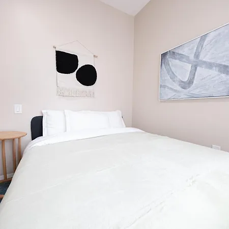 Sunlit 2br Park North Elevator & Laundry Apartment