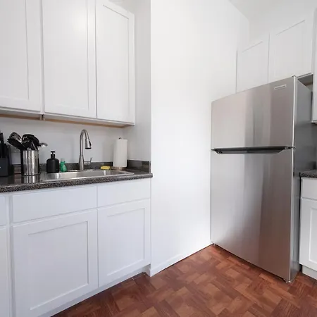 Sunlit 2br Park North Elevator & Laundry Apartment New York