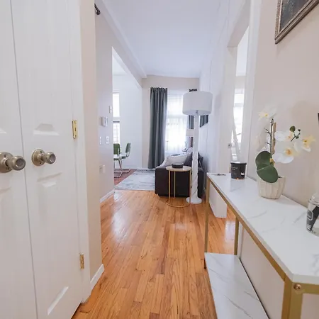 Sunlit 2br Park North Elevator & Laundry Apartment