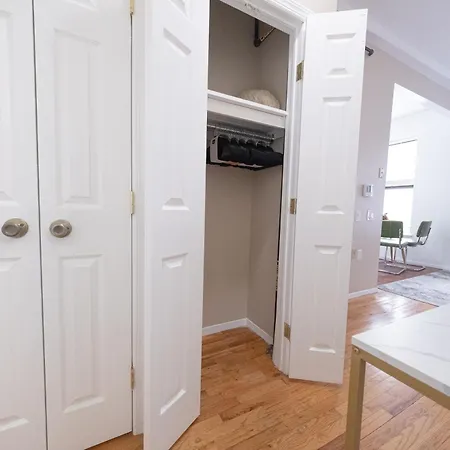 Sunlit 2br Park North Elevator & Laundry Apartment New York