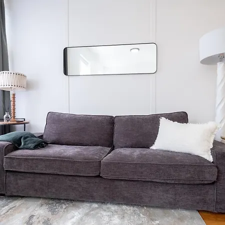 Sunlit 2br Park North Elevator & Laundry Apartment *