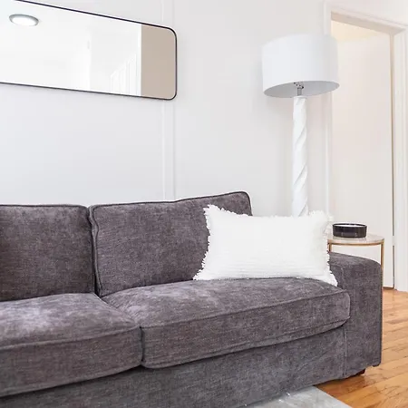 Sunlit 2br Park North Elevator & Laundry Apartment
