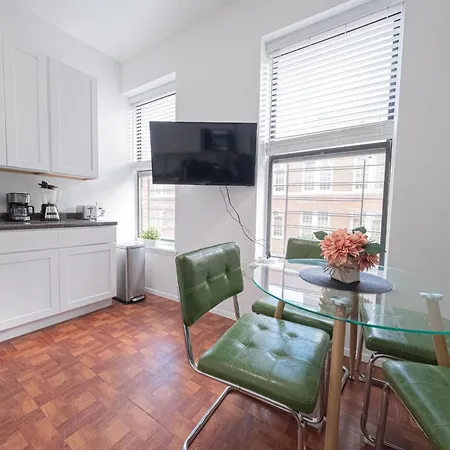 Sunlit 2br Park North Elevator & Laundry