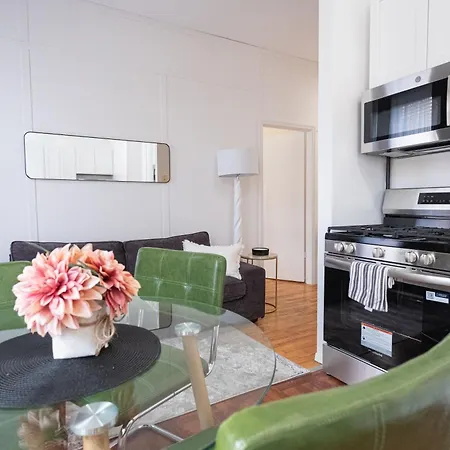 Sunlit 2br Park North Elevator & Laundry Apartment
