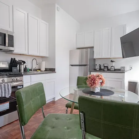Sunlit 2br Park North Elevator & Laundry Apartment New York